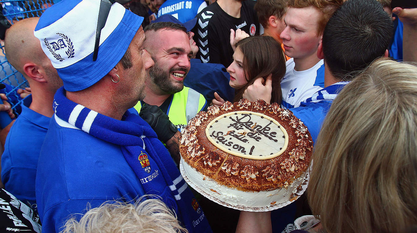 Ein Kuchen für die Helden von Darmstadt © 2015 Getty Images