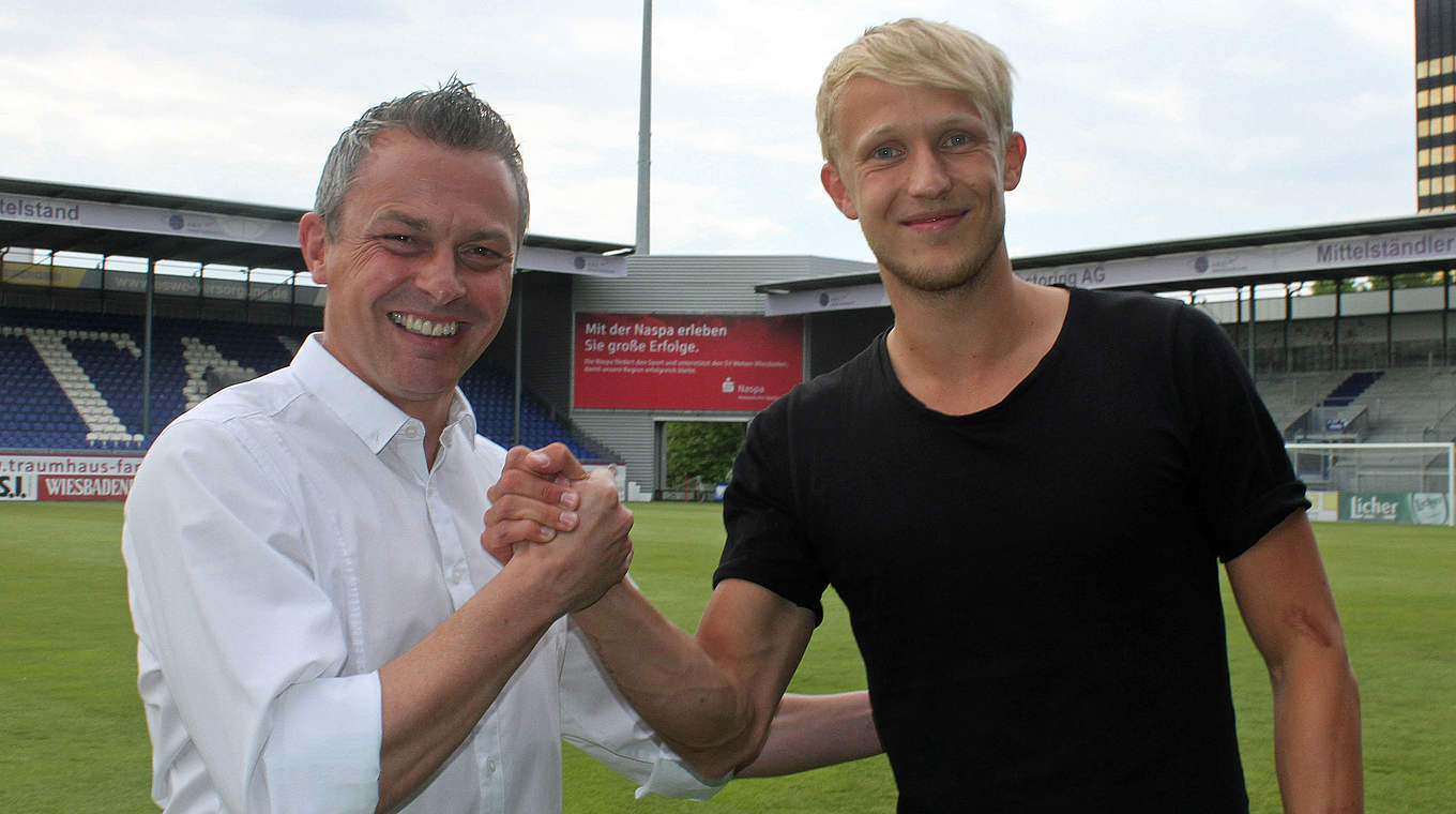 Neuzugang für Wiesbaden: Michael Vitzthum (r.) mit SVWW-Sportdirektor Christian Hock © svww.de