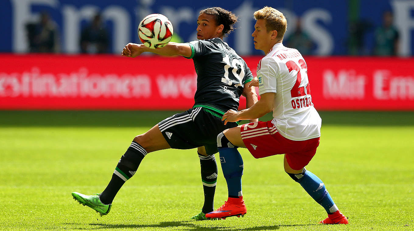 Am 34. Spieltag noch in der Bundesliga aktiv: Leroy Sané (l.) mit Schalke beim HSV © 2015 Getty Images