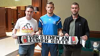Ein fantastischer Moment: U 21-Torwart Timo Horn trifft Christian (l.) und Florian Splitt © Fan Club Nationalmannschaft