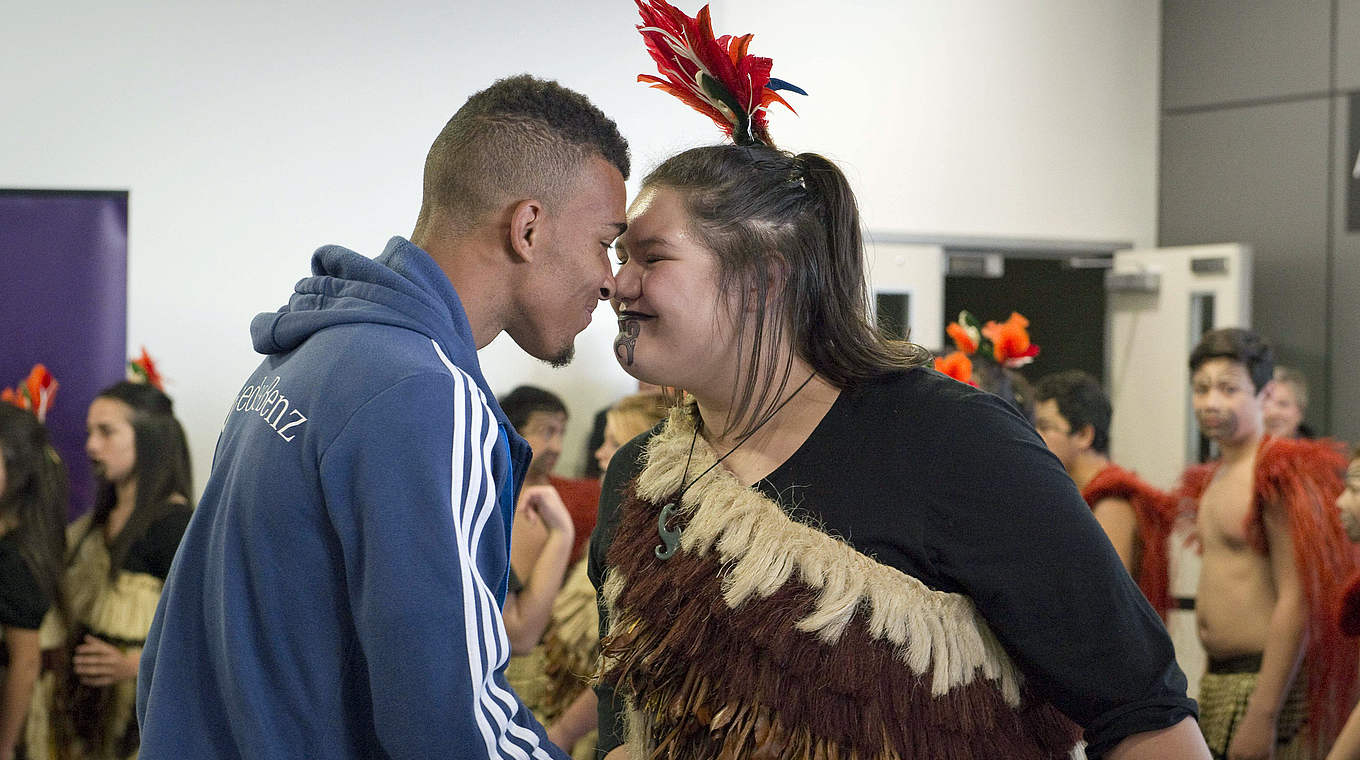 Kevin Akpoguma takes part in a New Zealand tradition  © imago/Schwörer Pressefoto