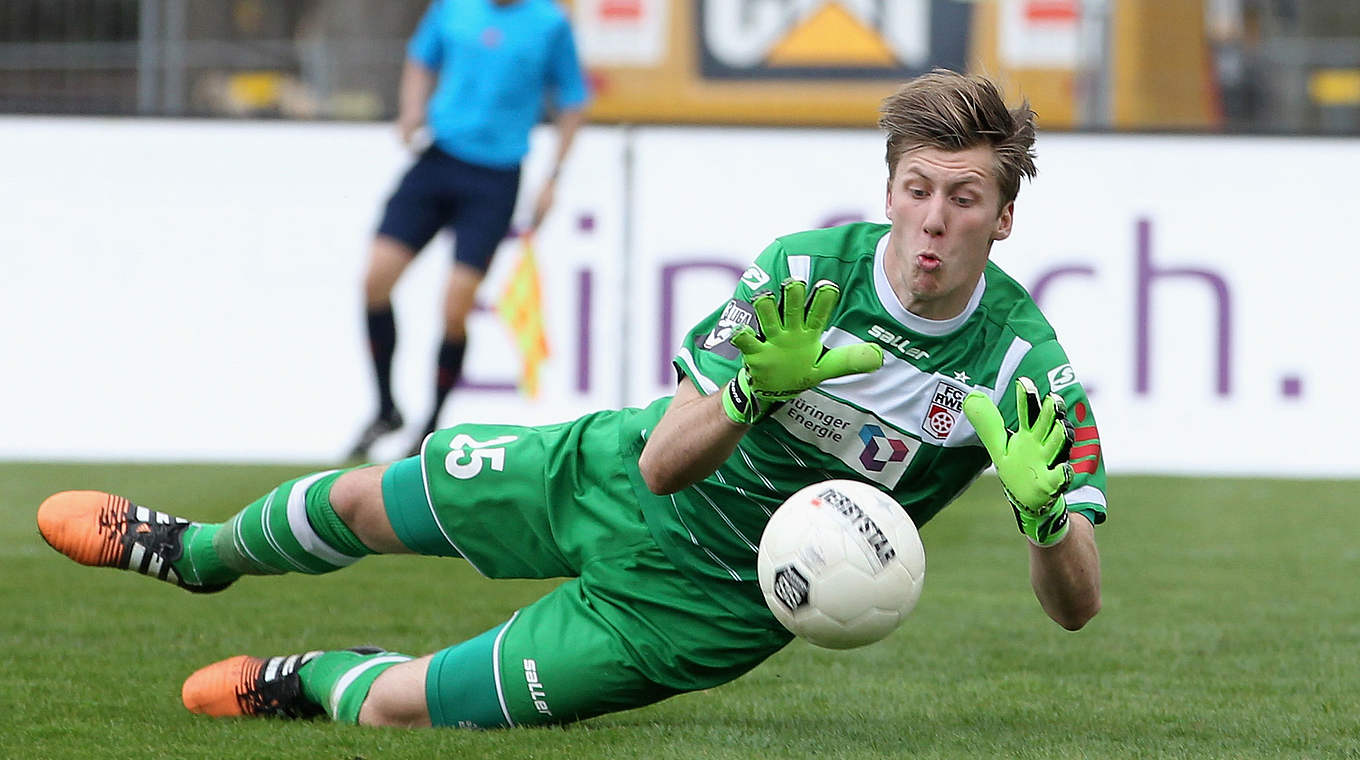 Favorit der Fans: Torwart Philipp Klewin von Rot-Weiß Erfurt © 2015 Getty Images