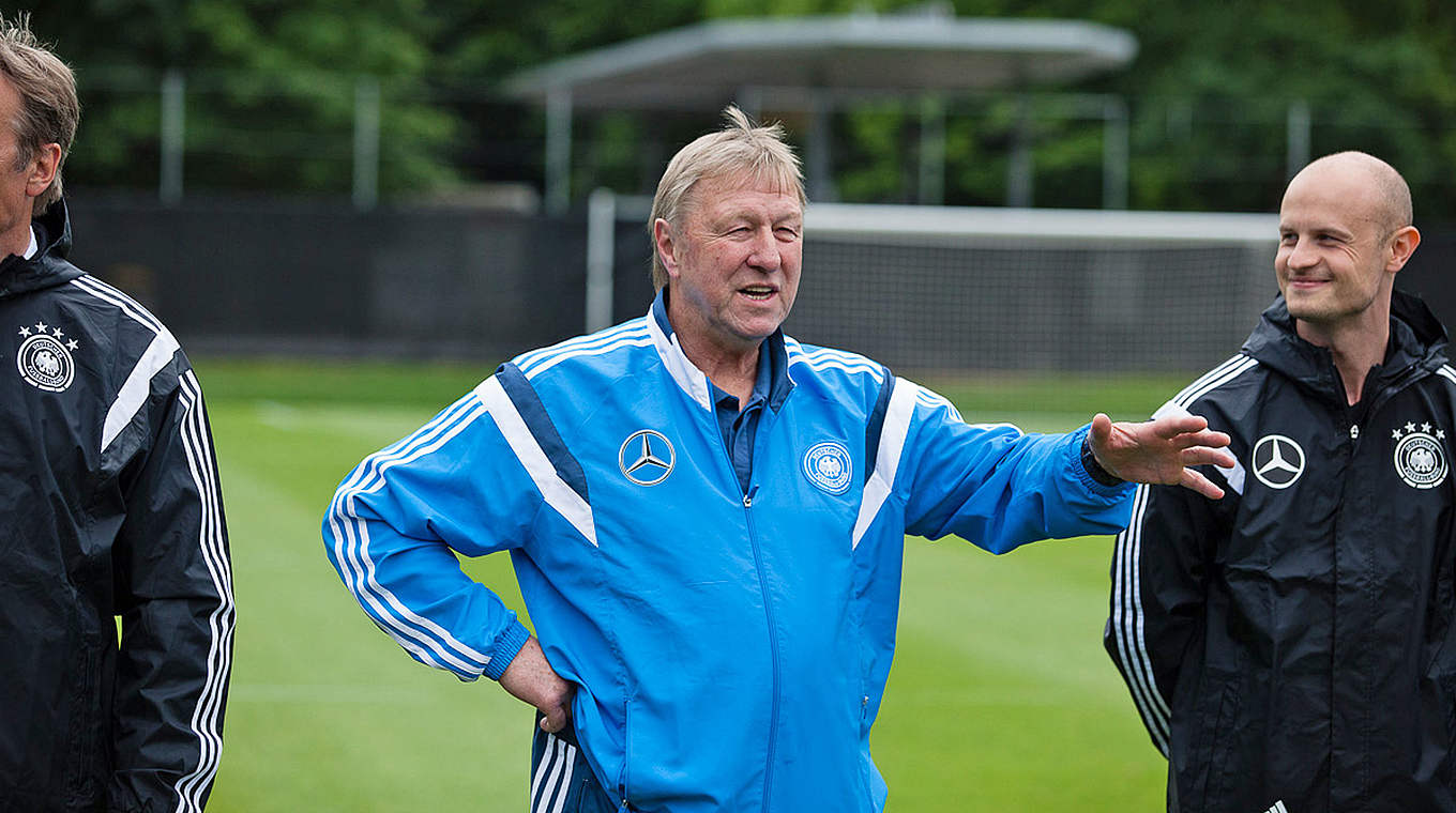 Hrubesch: “The main goal is to win the Olympics in Rio, but first we focus on the European Championship." © DFB