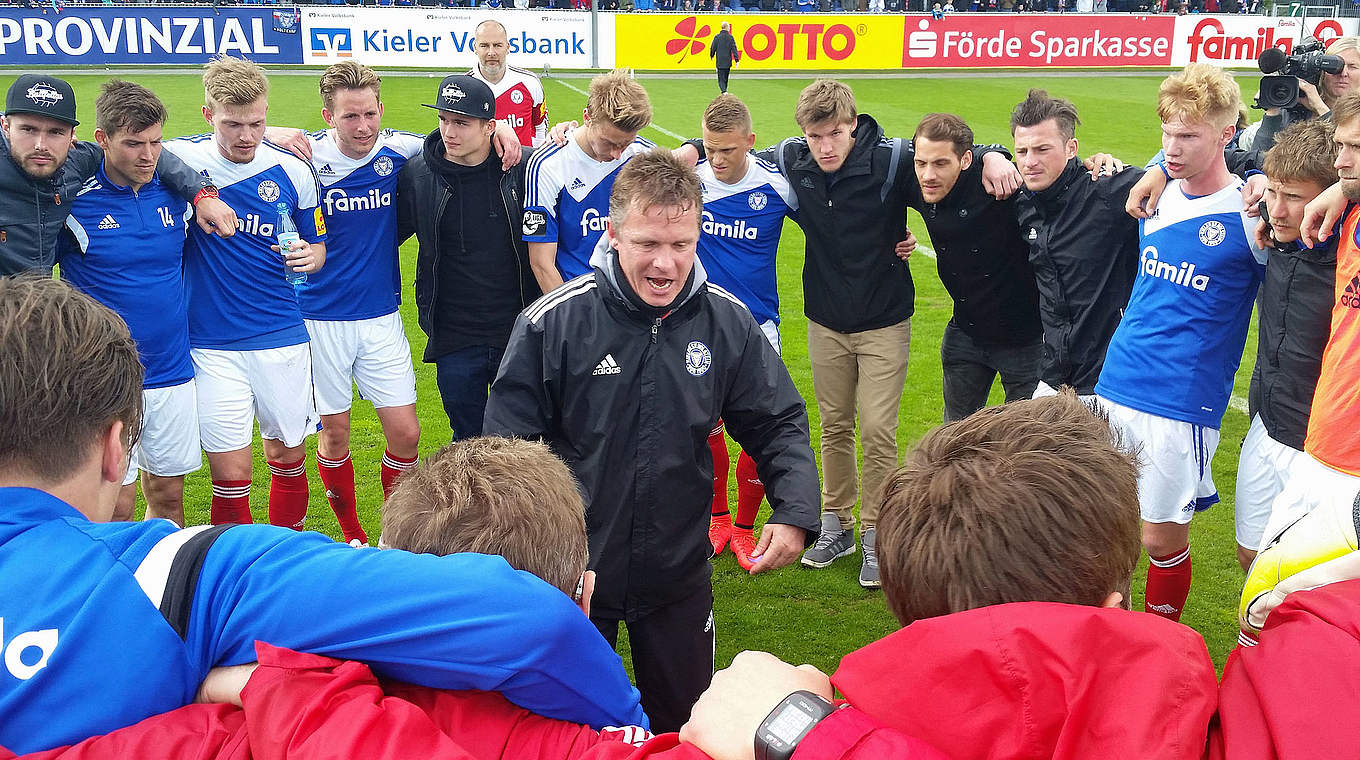 Karsten Neitzel schwört sein Team ein: "Wir müssen permanent wachsam sein" © Nawe/Holstein Kiel