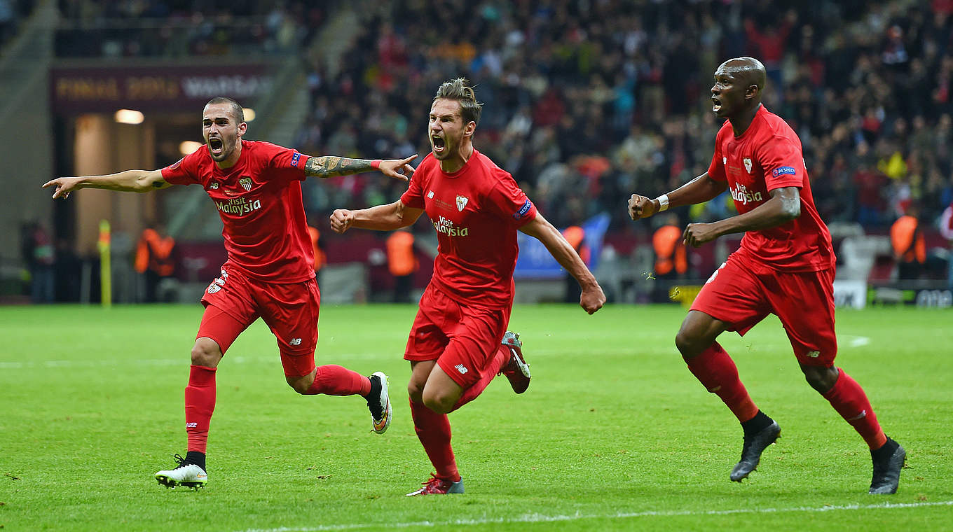 Jubel über Titelverteidigung und vierten Triumph insgesamt: der FC Sevilla © 2015 Getty Images