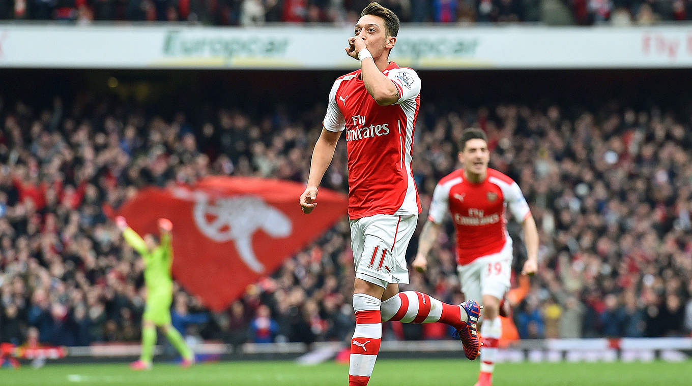 Weltmeister Mesut Özil (v.) muss es wissen: "Endspiele sind immer etwas Besonderes" © BEN STANSALL/AFP/Getty Images