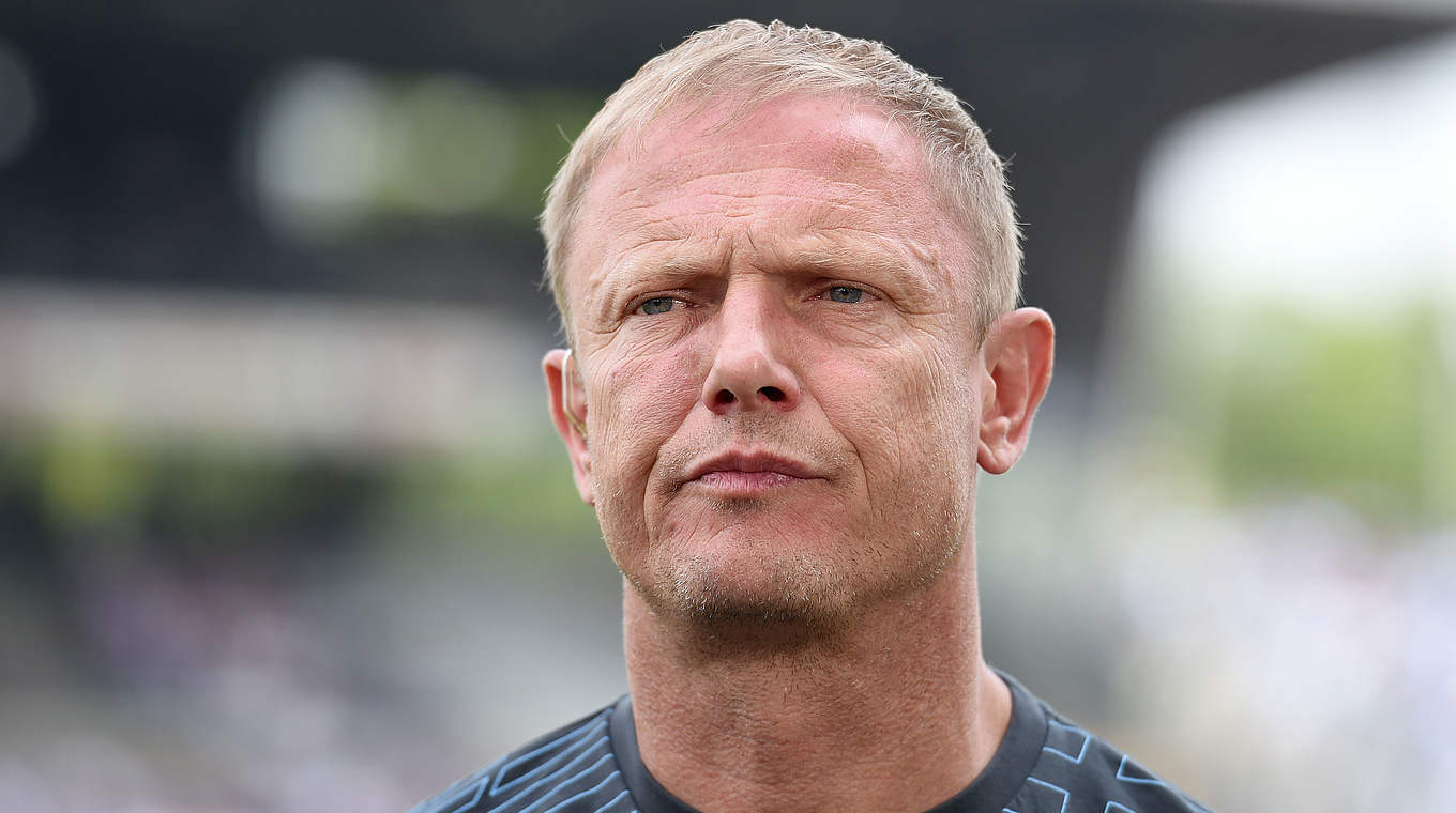 Trainer Torsten Fröhling: Relegation "enorm wichtig für den gesamten Verein" © 2015 Getty Images