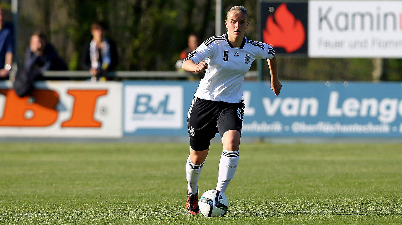Erfahrenste Spielerin im U 15-Kader: Lisa Schöppl vom SSV Jahn Regensburg © 2015 Getty Images