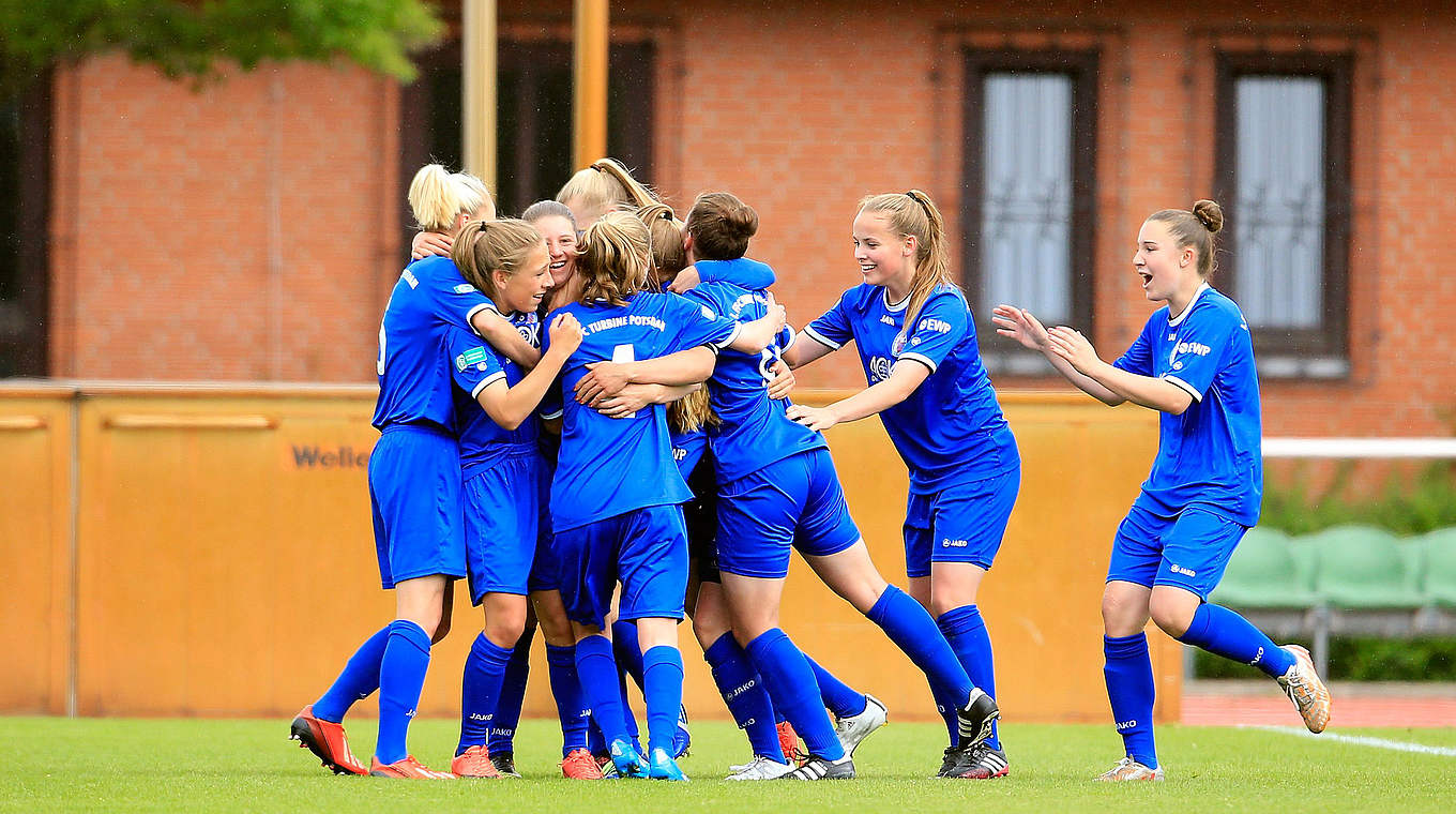 Jubel bei den Torbienen: Meister der B-Juniorinnen-Bundesliga © 2015 Getty Images