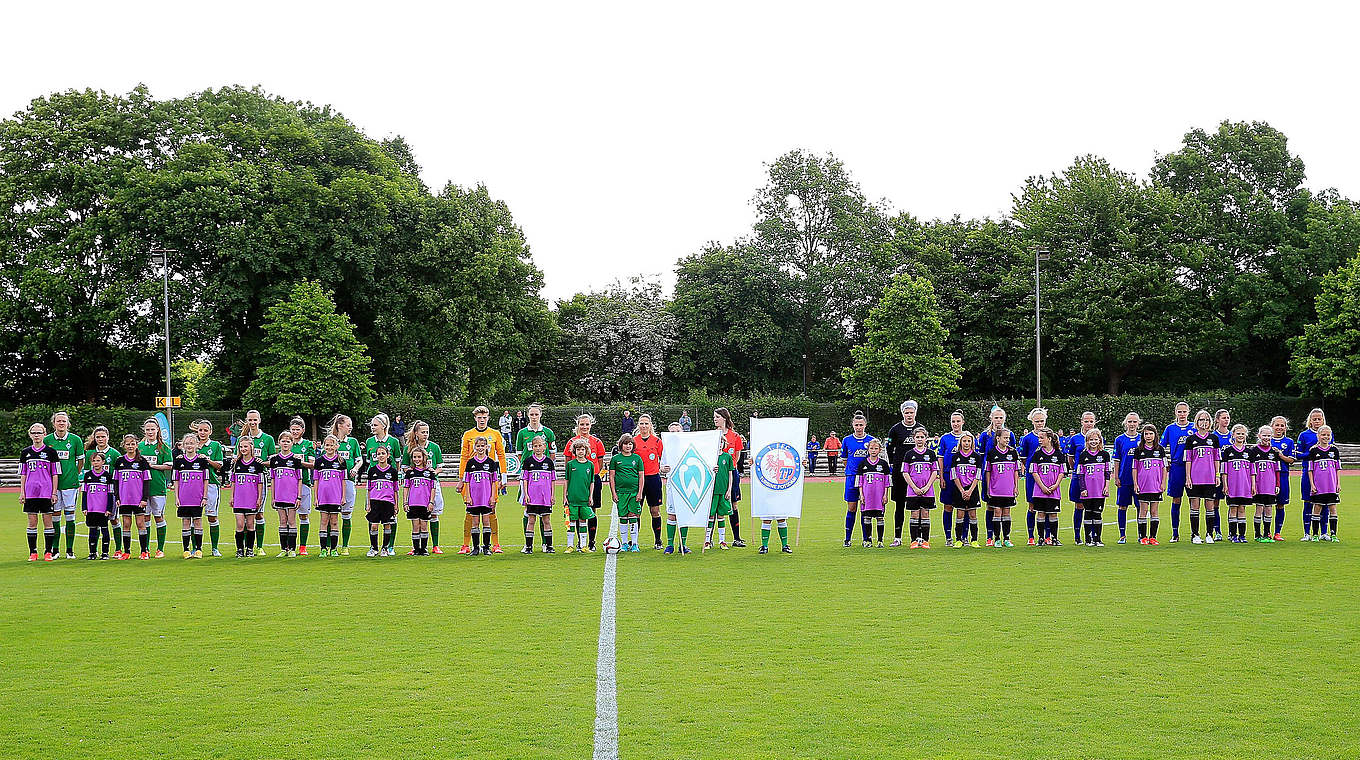 Großes Finale um die Meisterschaft: die beiden Teams vor dem Anpfiff © 2015 Getty Images