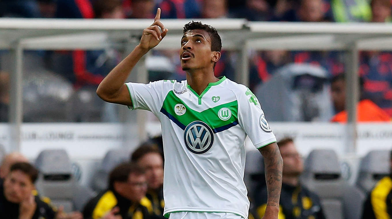 Thanks to above: Brazilian Luiz Gustavo celebrates after netting the equaliser © 2015 Getty Images