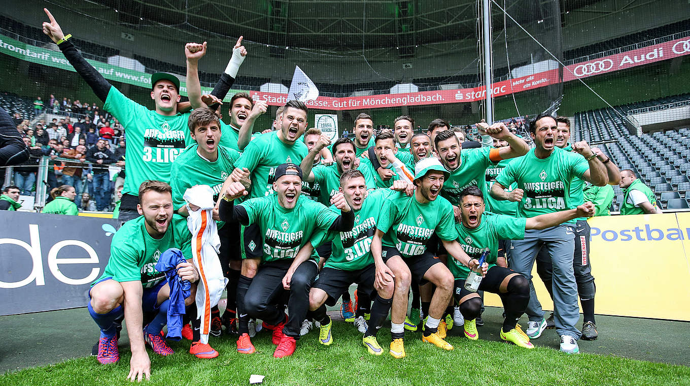 So sehen Sieger aus: Bremen II siegt vor großer Kulisse in Mönchengladbachs Arena © 2015 Getty Images