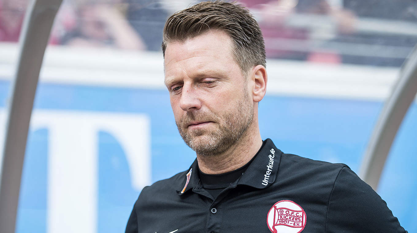 Muss sich geschlagen geben: OFC-Coach Rico Schmitt © 2015 Getty Images