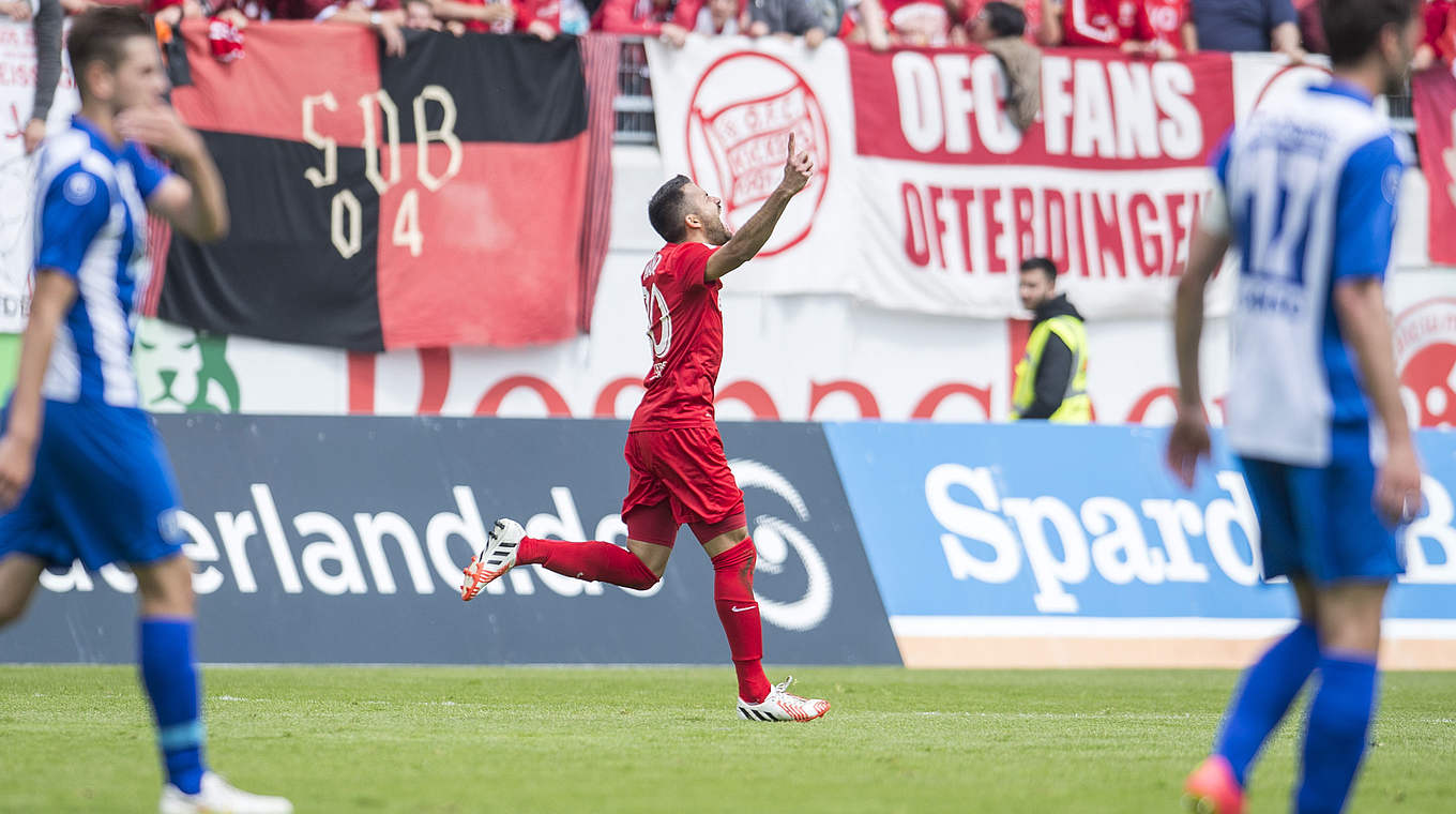 Brachte Magdeburg in Rückstand: Denis Mangafic (M.) von Kickers Offenbach © 2015 Getty Images