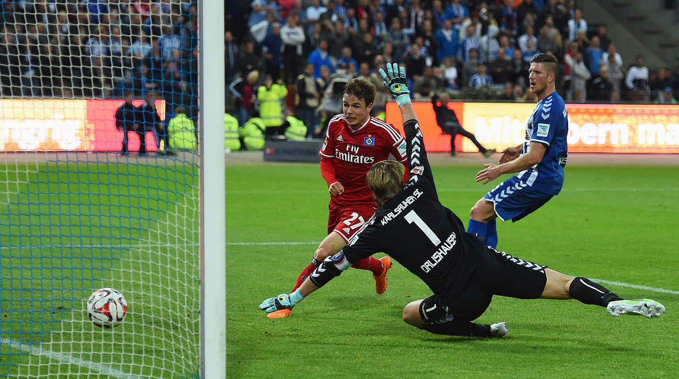 Der erlösende Treffer: Nicolai Müller (l.) erzielt das 2:1 für die Hamburger © 2015 Getty Images