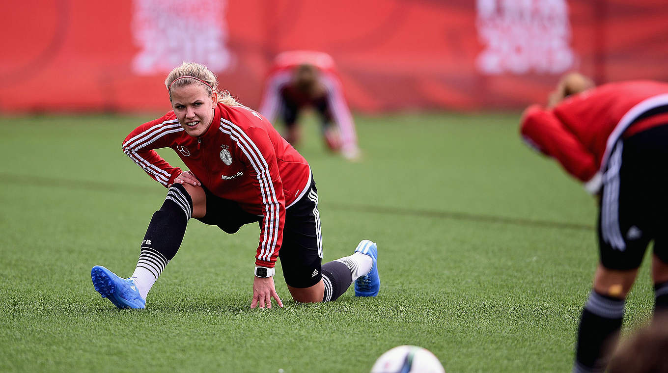 Fällt fürs letzte Länderspiel des Jahres wegen grippalen Infektes aus: Lena Petermann © 2015 Getty Images