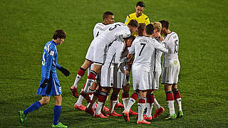 Through to the knockout stage: German U20s celebrate © 2015 FIFA