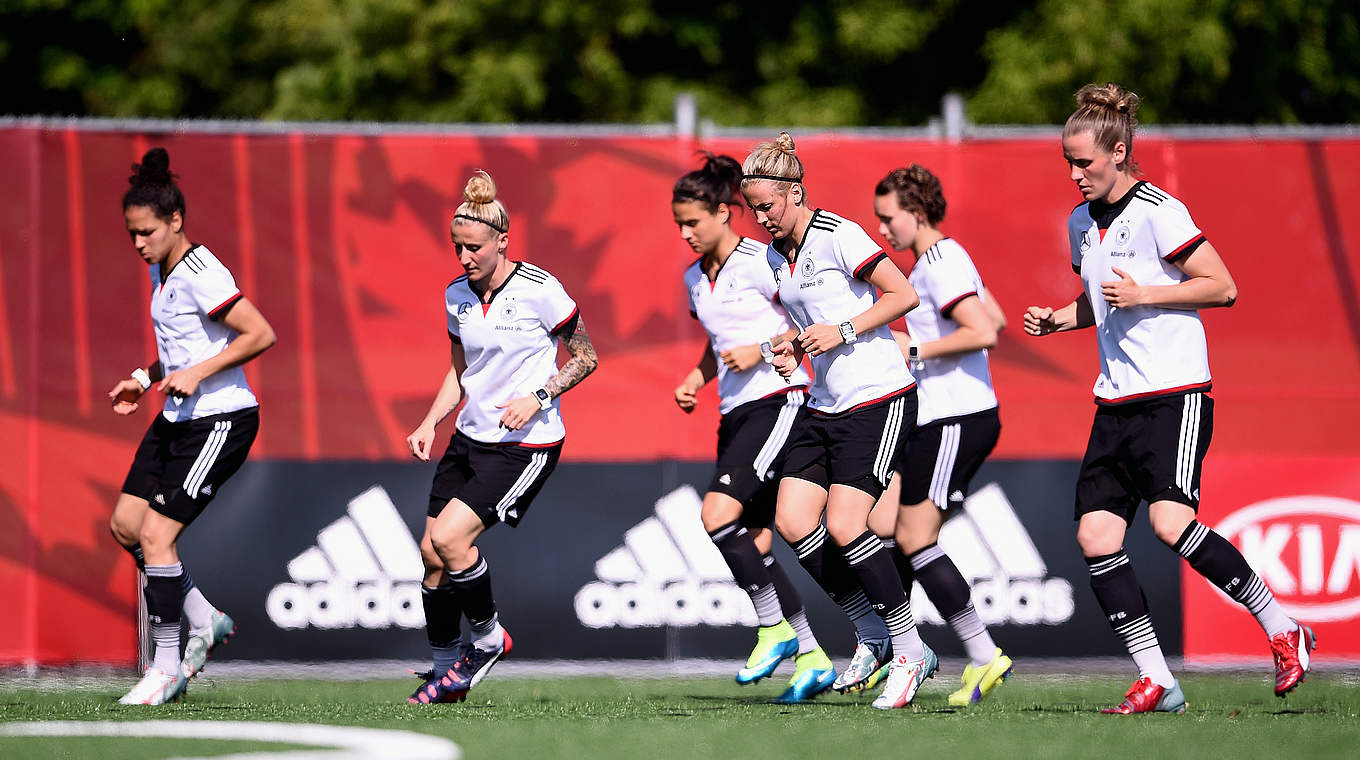 The team prepares for their first group match against Cote d'Ivoire © 2015 Getty Images
