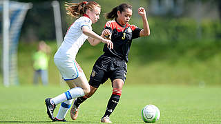 Zweites Tor für die U 15-Juniorinnen: Verteidigerin Ivana Fuso (r.) © 2015 Getty Images