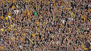 Volles Haus: Die meisten Fans strömten zu Heimspielen von Dynamo Dresden © 2015 Getty Images