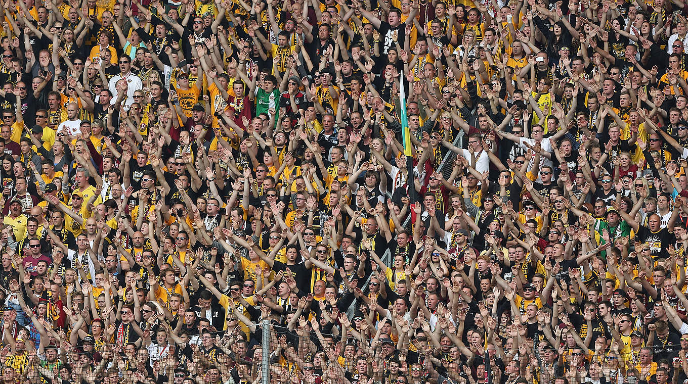 Volles Haus: Die meisten Fans strömten zu Heimspielen von Dynamo Dresden © 2015 Getty Images