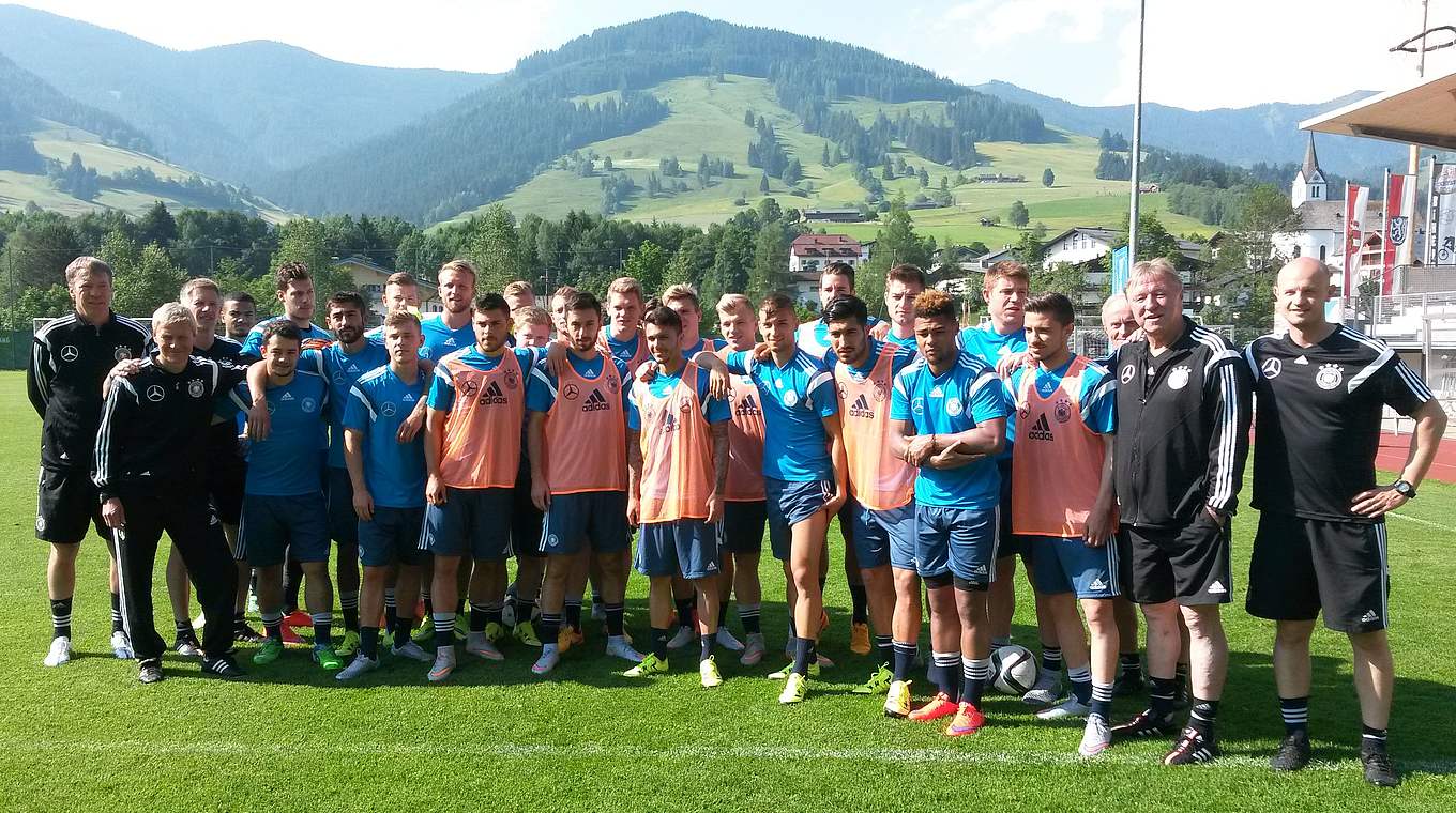 Die U 21 schaut sich das Champions-League-Finale in Leogang im TV an. © DFB