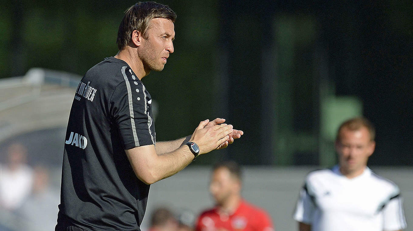 Sieg im Derby, jetzt soll gegen den HSV ein Dreier her: H96-Coach Christoph Dabrowski © 2015 Getty Images