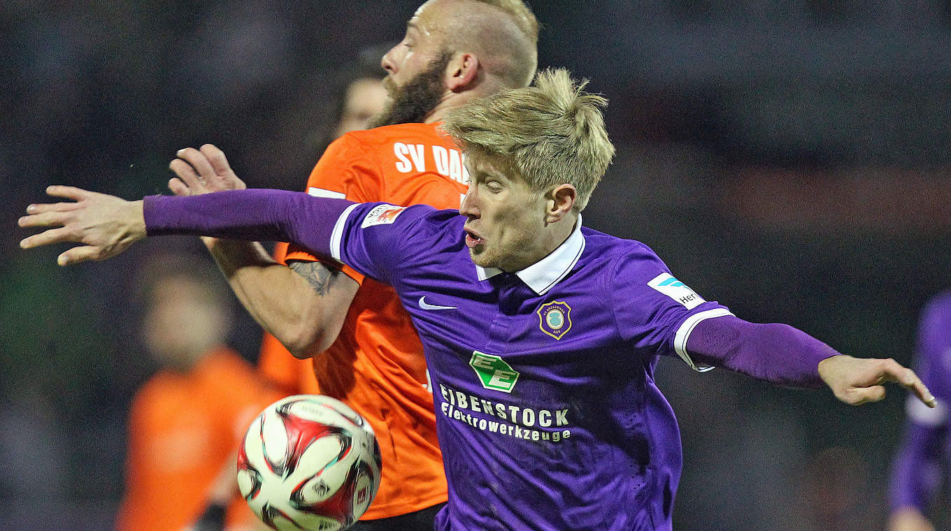 Bleibt mindestesn ein weiteres Jahr in Aue: Sebastian Hertner (v.) © 2015 Getty Images