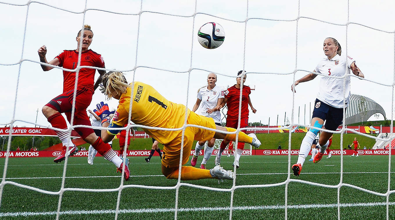 Anja Mittag scores the opener © 2015 Getty Images