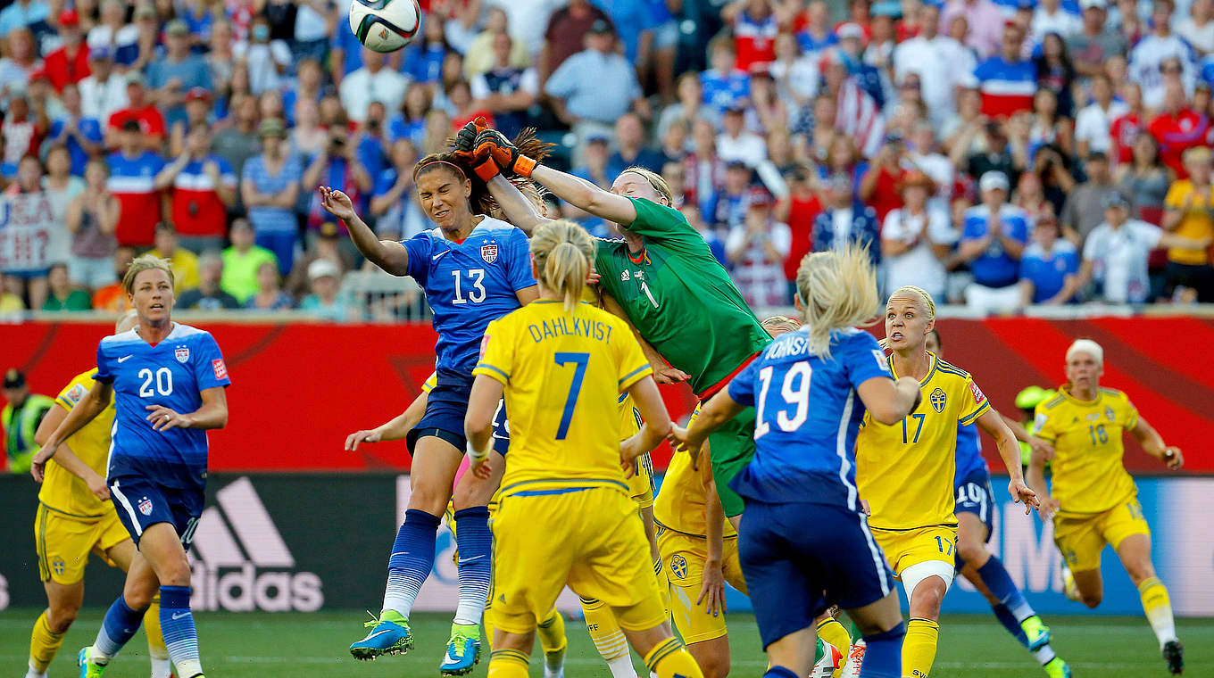 Umkämpfte Partie in Winnipeg: Die USA traf im Topspiel auf Schweden © 2015 Getty Images