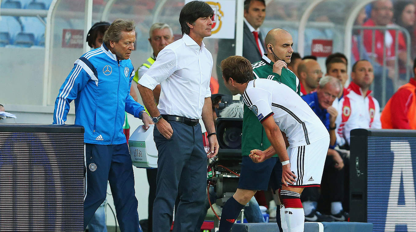 Mario Götze was forced off with a knock in the first half.  © 2015 Getty Images