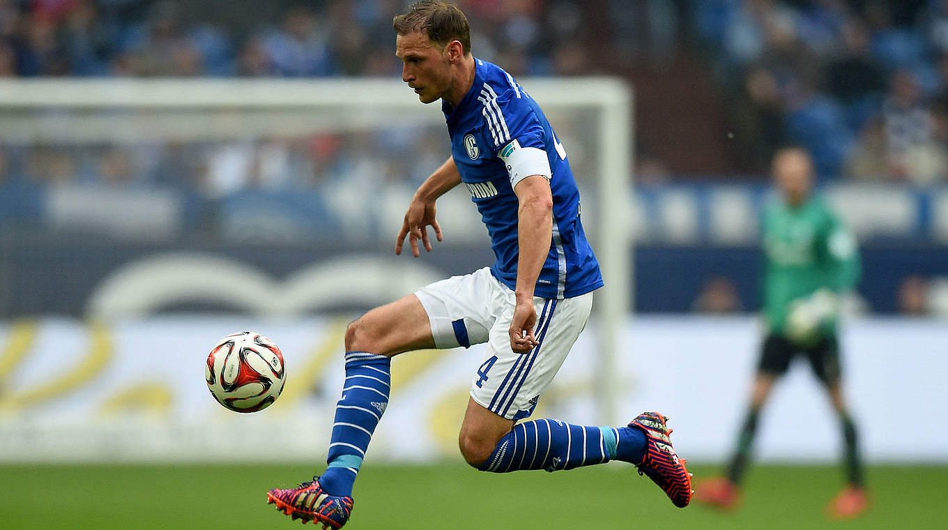 Benedikt Höwedes will stay at Schalke next season  © 2015 Getty Images