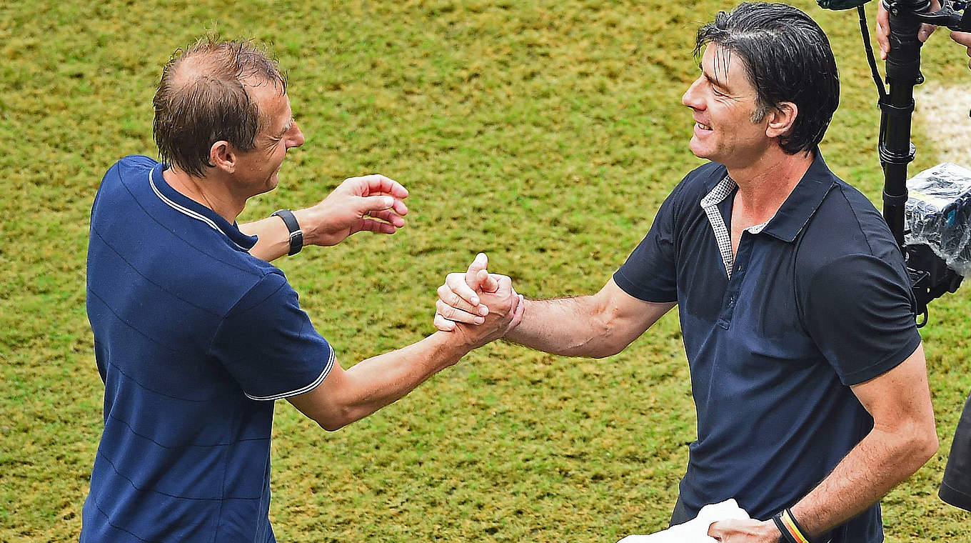 Shakehands: Joachim Löw (r.) und Jürgen Klinsmann © 2014 Getty Images