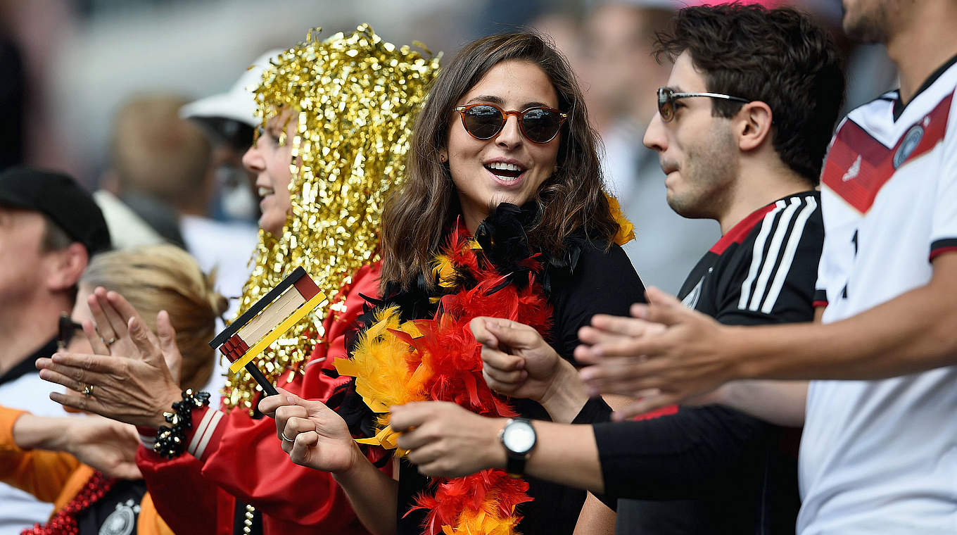 Feuern die DFB-Frauen in Kanada an: die deutschen Fans in Ottawa und Winnipeg © 2015 Getty Images