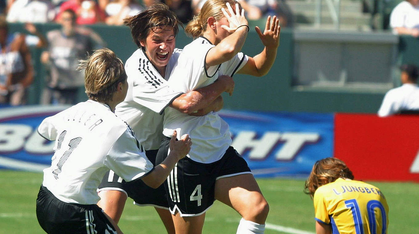 Golden Goal im Finale 2003: Nia Künzer (3.v.l.) schießt Deutschland zum Titel © Bongarts