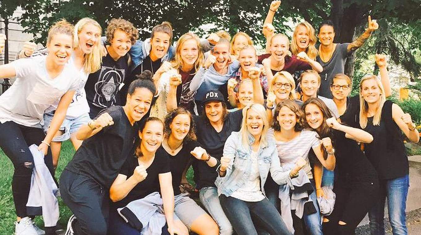 The DFB Women celebrate qualification for Rio Olympics © Twitter/Anja Mittag