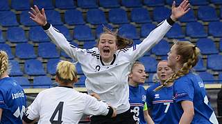 Steffi Sanders celebrates scoring against Iceland.  © Getty Images