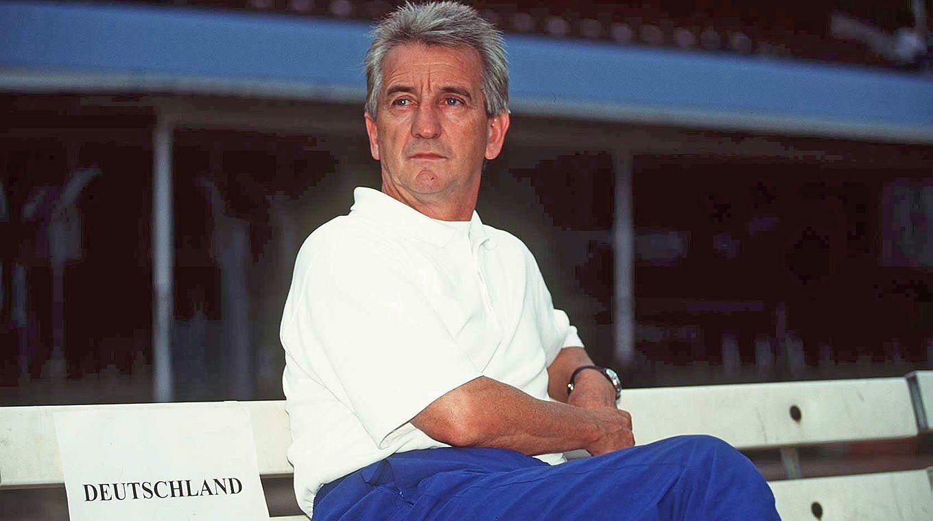 Lange Jahre - insgesamt bis 2002 - U 21-Trainer des DFB: Hannes Löhr © Bongarts/GettyImages