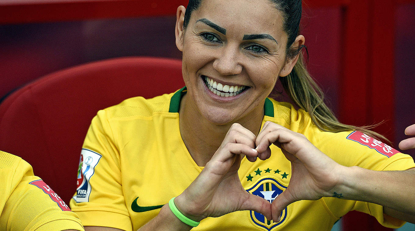 Optimistisch vor dem Achtelfinale: Brasiliens Mittelfeldspielerin Gabriela © AFP/Getty Images