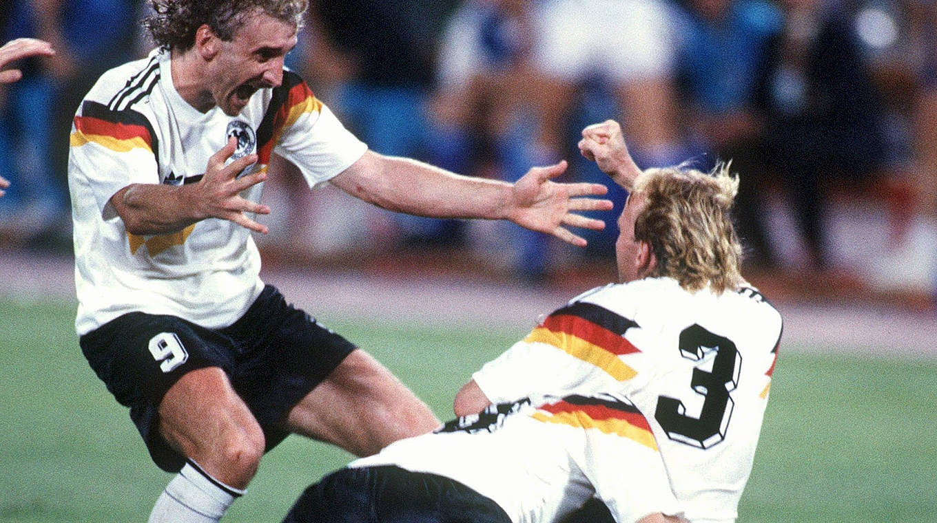 Weltmeister 1990: Rudi Völler (l.) und Andreas Brehme (r.) jubeln © 