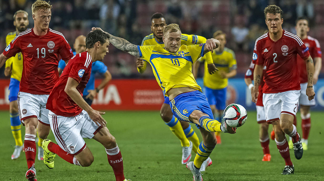 Zweikampf im Halbfinale: Schweden gegen Dänemark © 2015 Getty Images