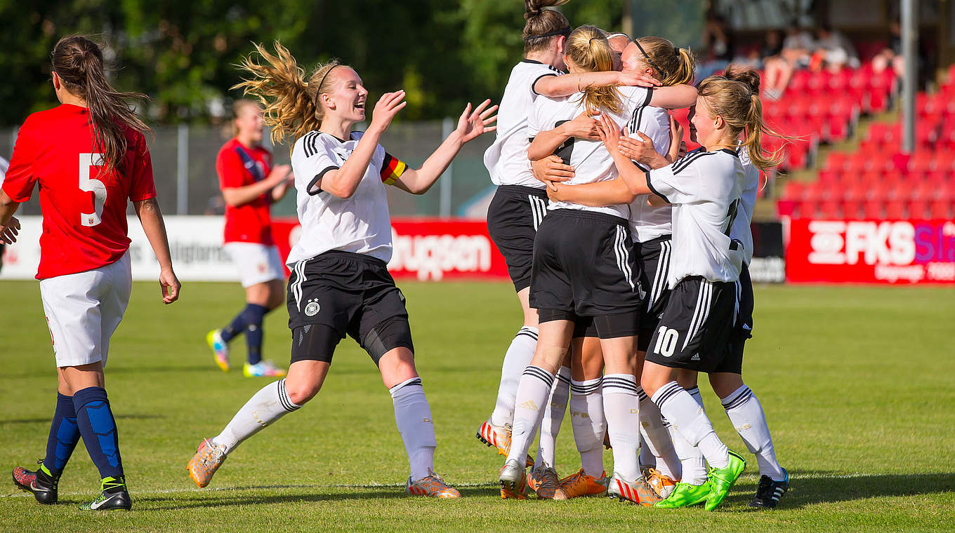 Auftakt geglückt: Die deutschen U 16-Juniorinnen belohnten sich für den starken Auftritt © 2015 Getty Images