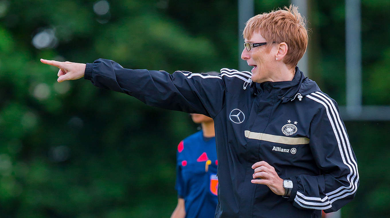 Strebt mit der U 16 den zweiten Sieg an: Trainerin Carmen Holinka © 2015 Getty Images