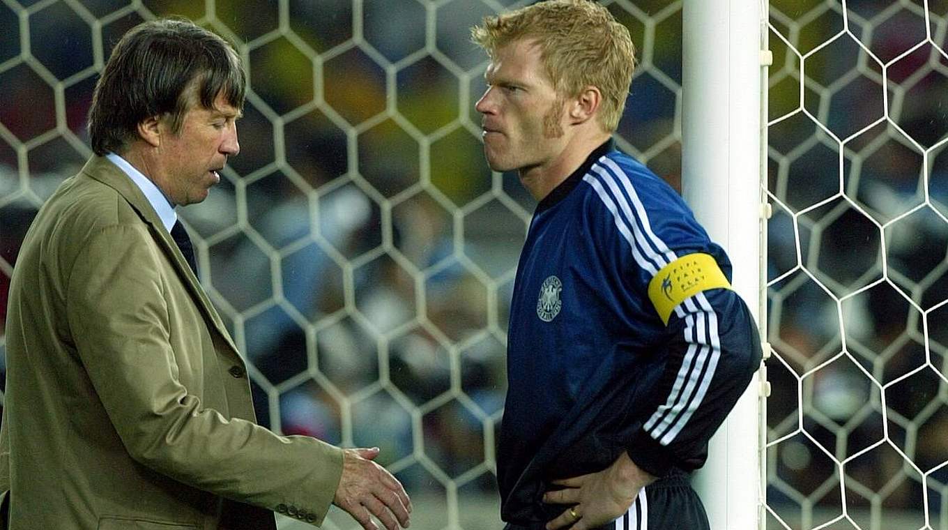 2002 spendete Pfaff Trost für Oliver Kahn nach dem WM-Finale gegen Brasilien © imago