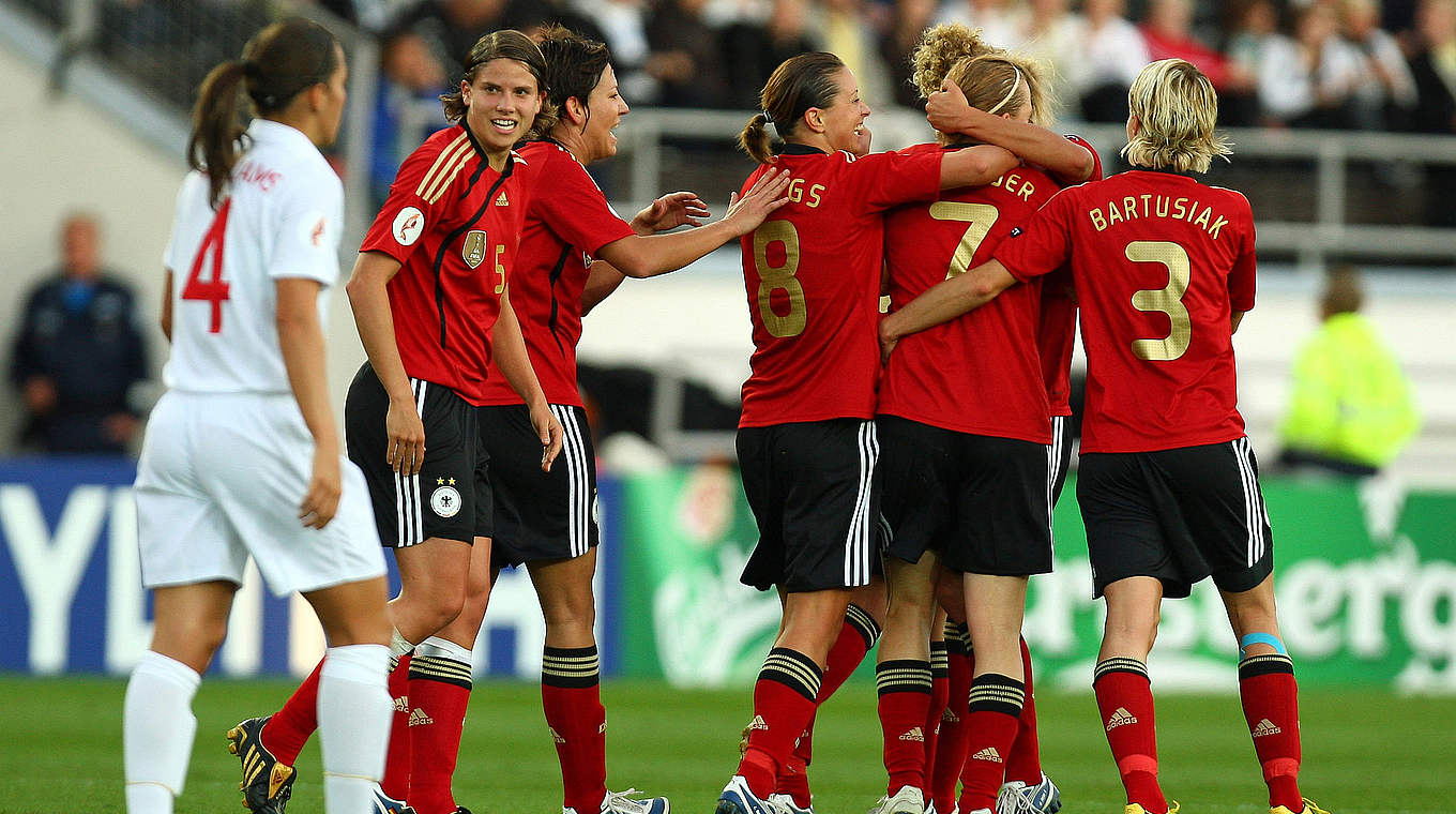 Kantersieg im EM-Finale 2009: Deutschland bejubelt den siebten Titel © 2009 Getty Images