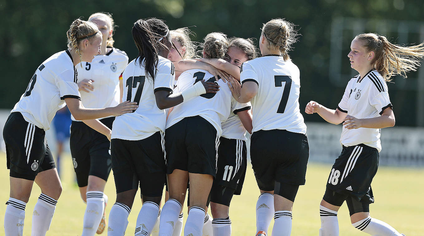 Wollen im Finale jubeln: die U 16-Juniorinnen beim Nordic Cup © 2015 Getty Images