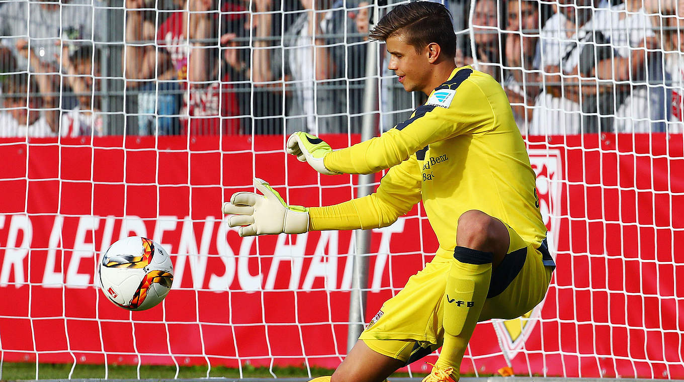 Verpasst wohl den Saisonauftakt: VfB-Keeper Mitch Langerak © 2015 Getty Images
