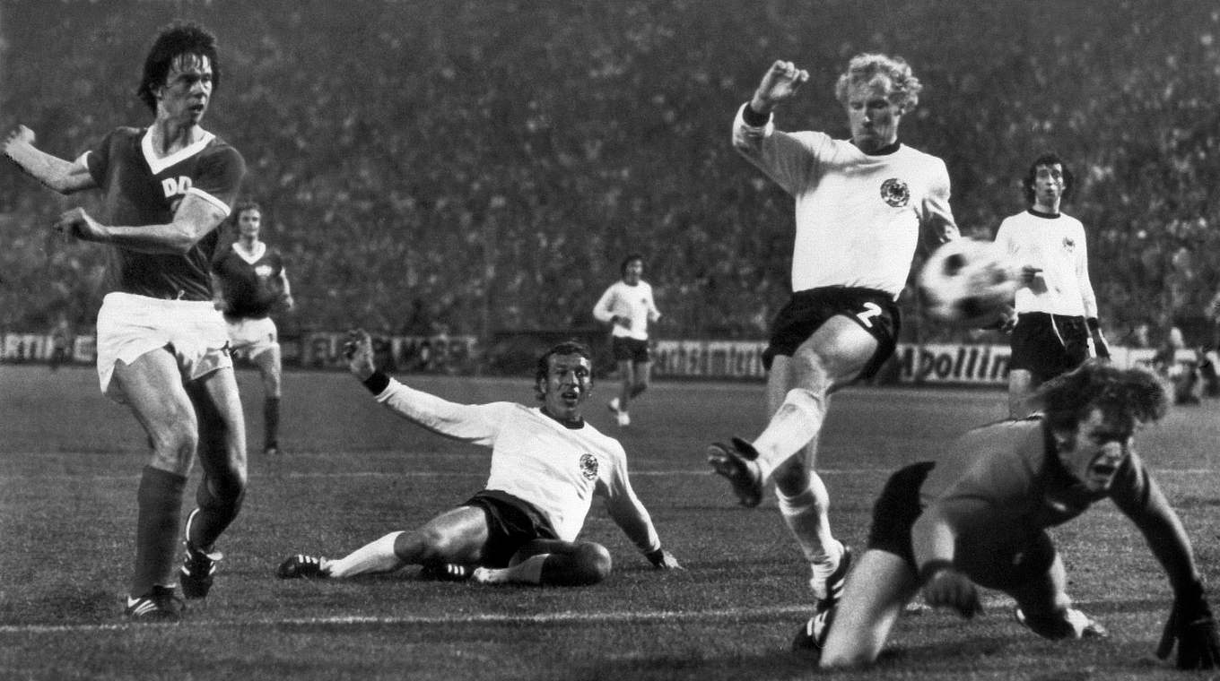 Historisches Tor für den DDR-Fußball: Jürgen Sparwasser 1974 gegen die BRD © Getty Images