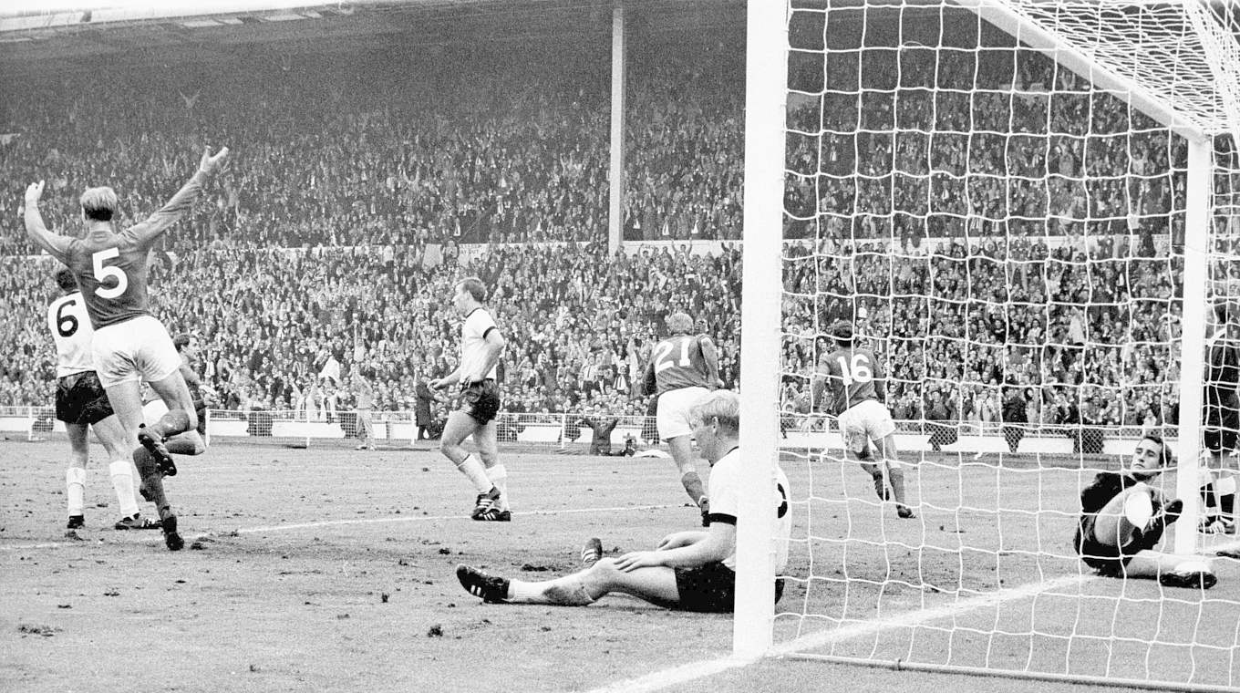 Wembley 1966: Hans Tilkowski muss sich geschlagen geben © imago