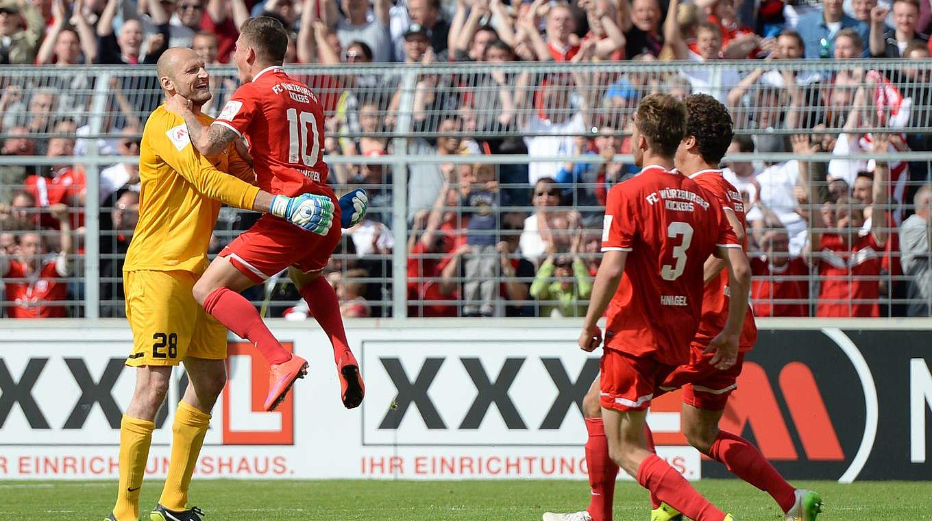 Aufstieg nach Play-off-Krimi: Neuling Würzburger Kickers © 2015 Getty Images